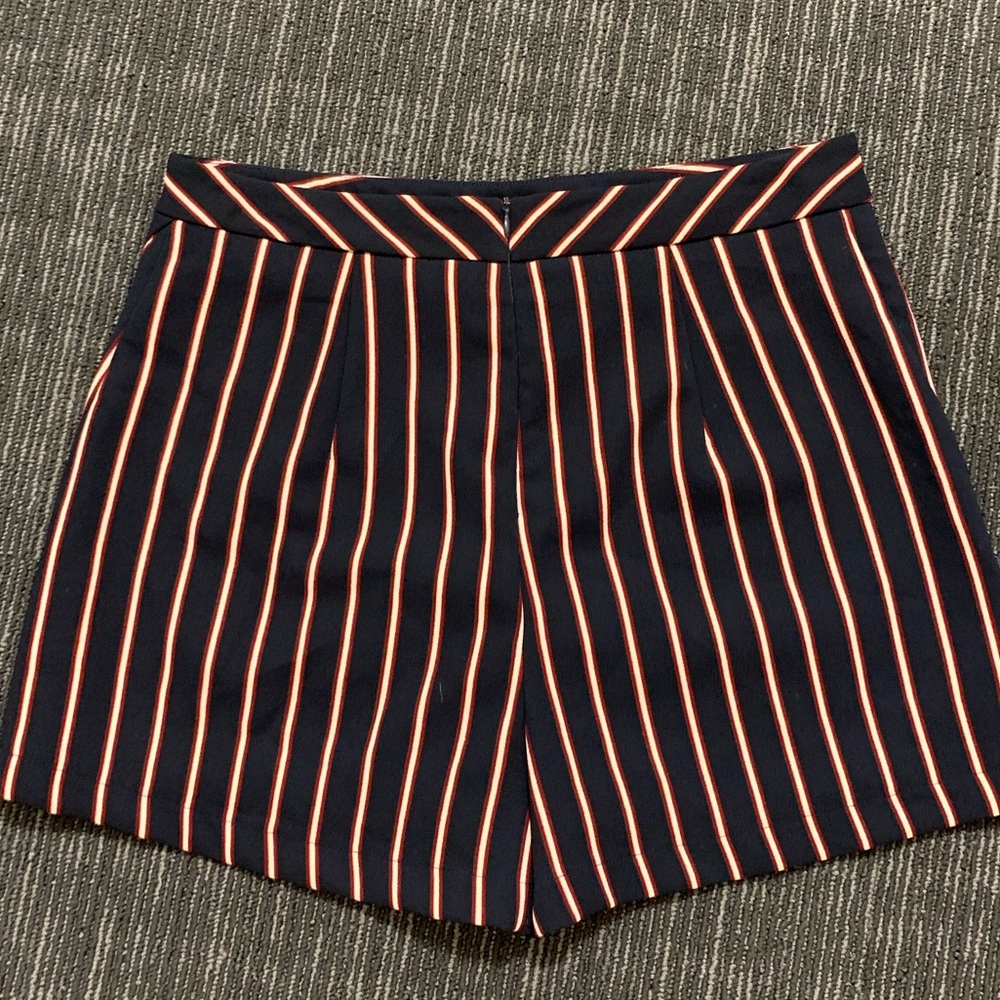 Zip up striped shorts! - Picture 3 of 4